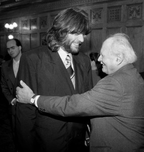 Hobóval a Parlamentben, 1995