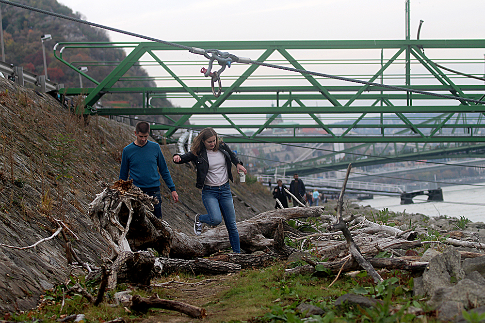 Extreme low water levels on Danube morphoto
